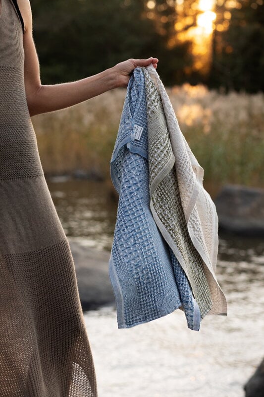 Lapuan Kankurit Serviette à main Kuohu, blanc - olive, image décorative