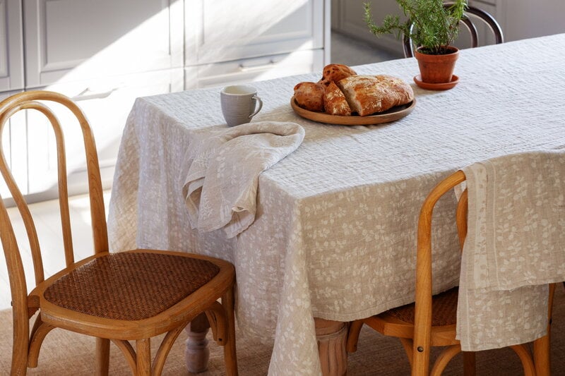 Lapuan Kankurit Meirami table cloth/throw, 145 x 260 cm, linen - white, decoration image