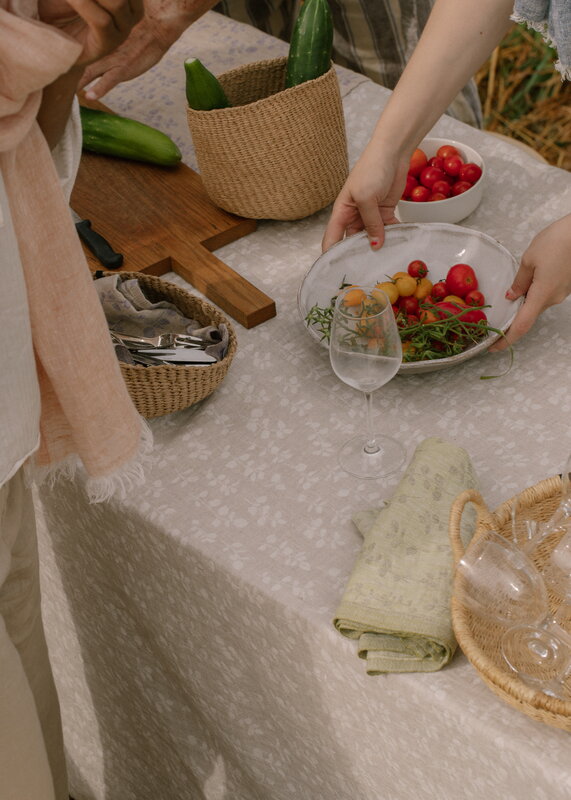 Lapuan Kankurit Meirami table cloth/throw, 145 x 260 cm, linen - white, decoration image