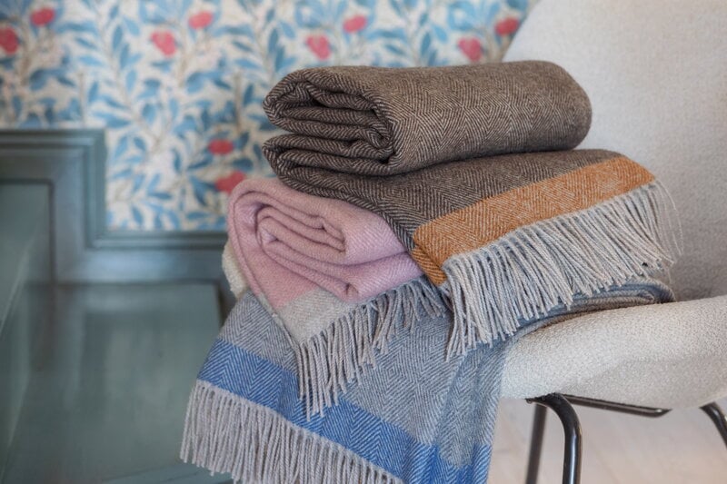Lapuan Kankurit Rauha blanket, 13 x 180 cm, grey - blue, decoration image
