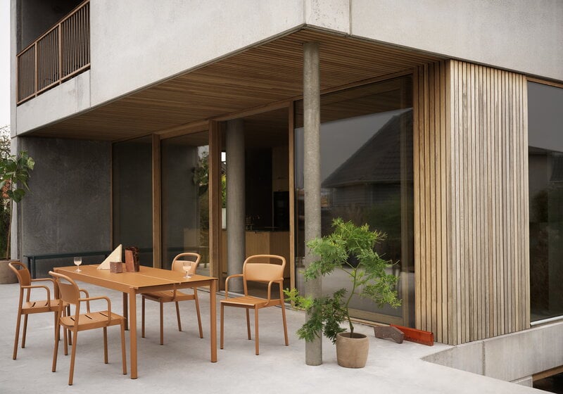 Muuto Fauteuil Linear Steel, burnt orange, image décorative