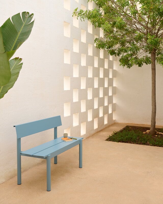 Muuto Linear Steel bench with backrest, 110 cm, pale blue, decoration image