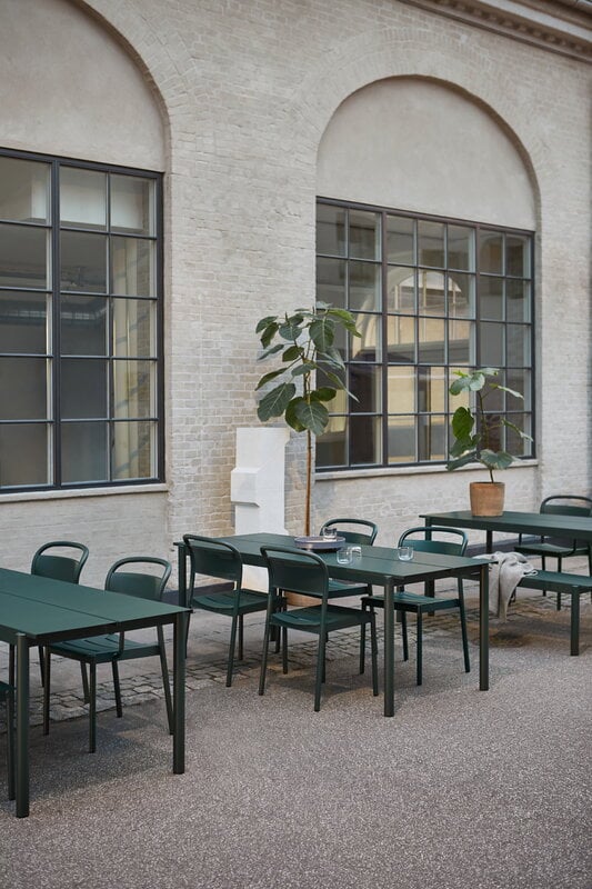 Muuto Linear Steel side chair, dark green, decoration image