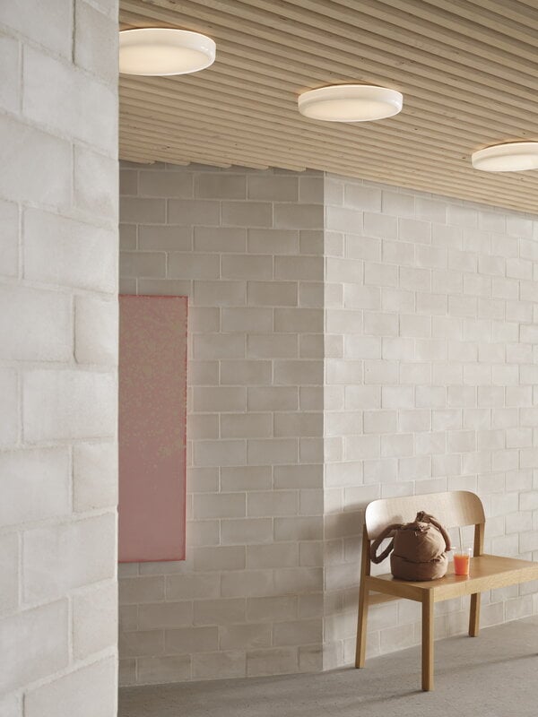 Muuto Looped wall/ceiling lamp, IP44, white, decoration image