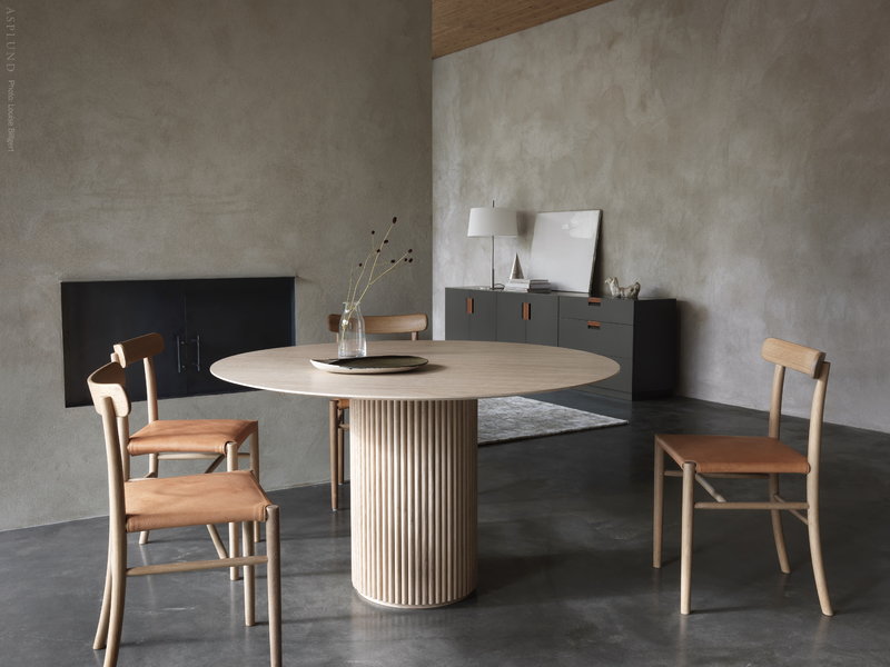 Royal oak top wall mounted table