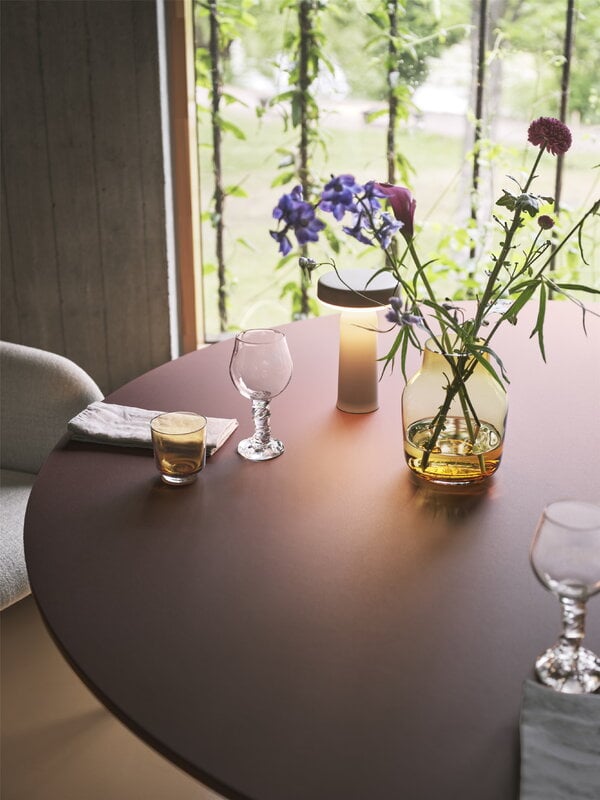 Muuto Midst table, 160 cm, dark red linoleum - dark red, decoration image