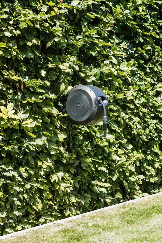 Effortlessly Water Your Garden With a 60-Metre Hose Reel