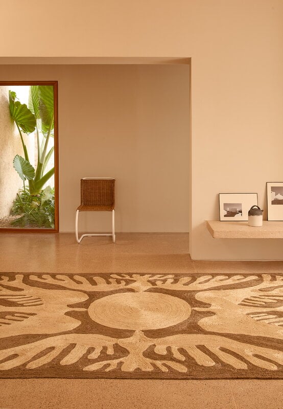 Nanimarquina Lucia Eames Sunbirds matto, charcoal, sisustuskuva