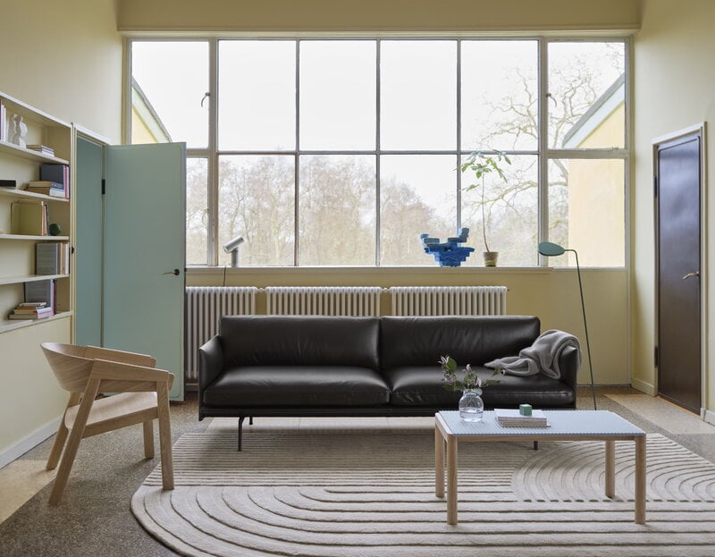 Muuto Outline sofa, 3-seater, black metal - Refine leather black, decoration image