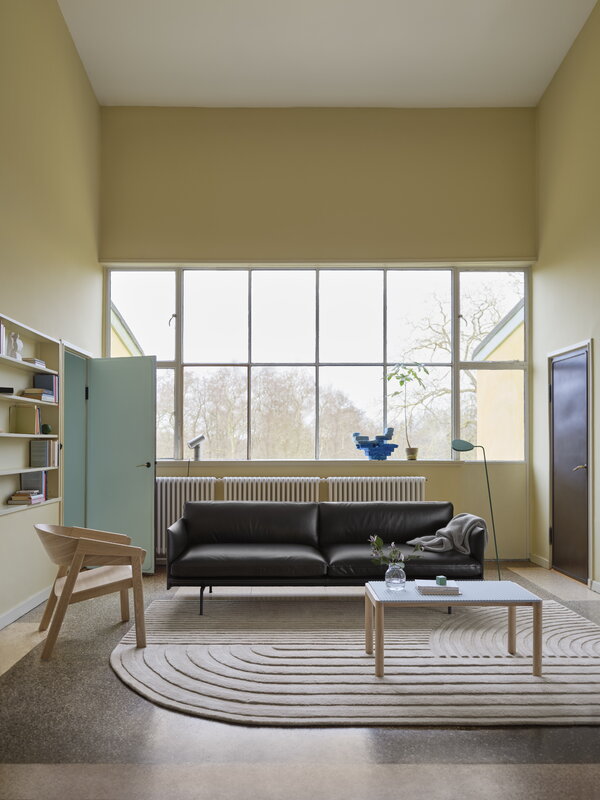 Muuto Outline sofa, 3-seater, black metal - Refine leather black, decoration image
