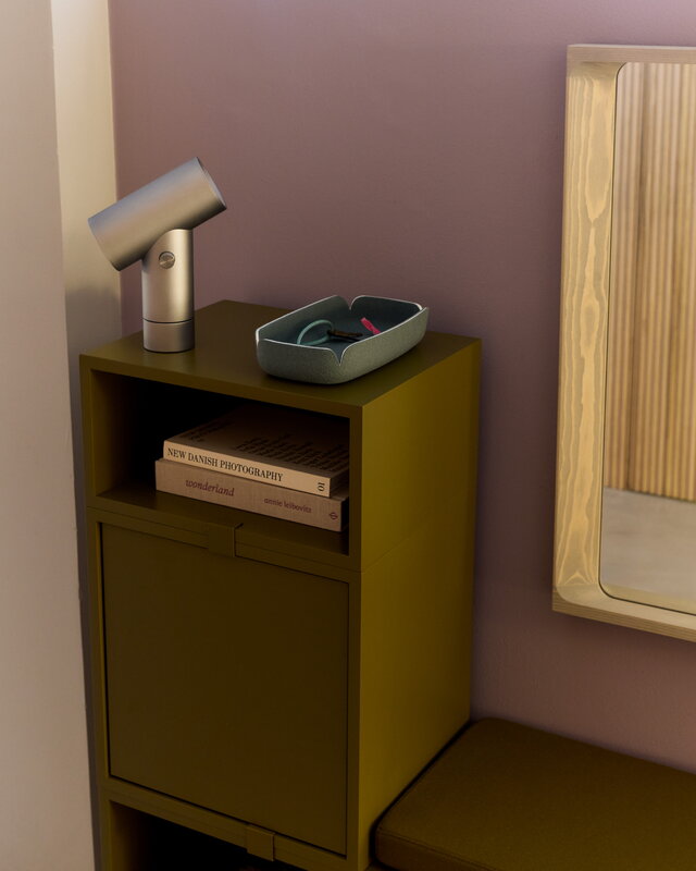 Muuto Arced mirror, 80 x 55 cm, spruce, decoration image