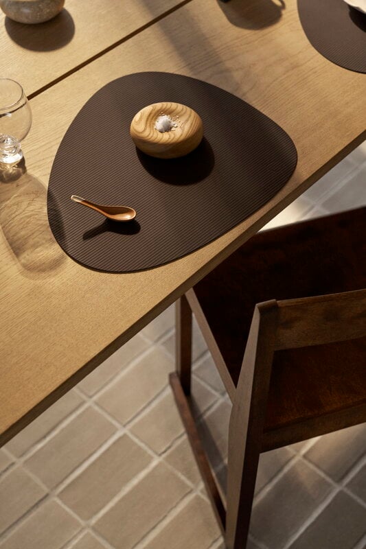 LIND DNA Tovaglietta Curve, 37 x 44 cm, nocciola in pelle Corduroy, immagine decorativa