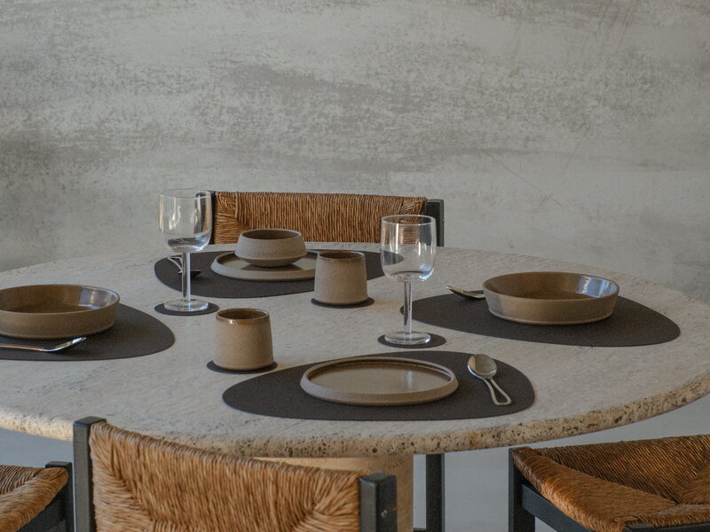 LIND DNA Tovaglietta Curve, 37 x 44 cm, nocciola in pelle Corduroy, immagine decorativa