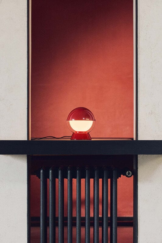 Stilnovo Buonanotte table lamp, polished red, decoration image