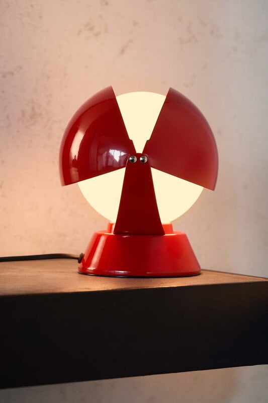 Stilnovo Buonanotte table lamp, polished red, decoration image