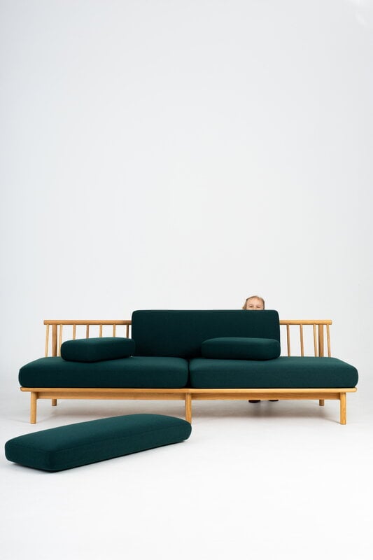 TAKT T19 Spoke Sofa with armrests, oak - dark blue Kvadrat Autumn 0791, decoration image