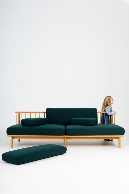 TAKT T19 Spoke Sofa with armrests, oak - dark blue Kvadrat Autumn 0791, decoration image