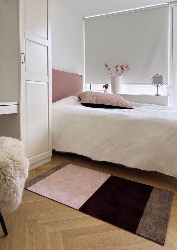 Tica Copenhagen Tapis Stripes horizontal, 67 x 120 cm, sable - bordeaux - rose, image décorative