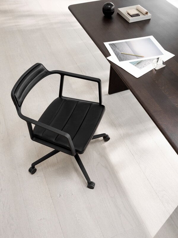 Vipp 452 Swivel tuoli, musta - musta nahka, pyörät, näkymä 10