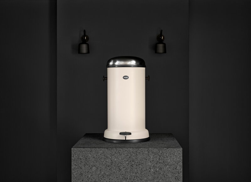 Vipp VIPP15 pedal bin, 14 L, beige, decoration image