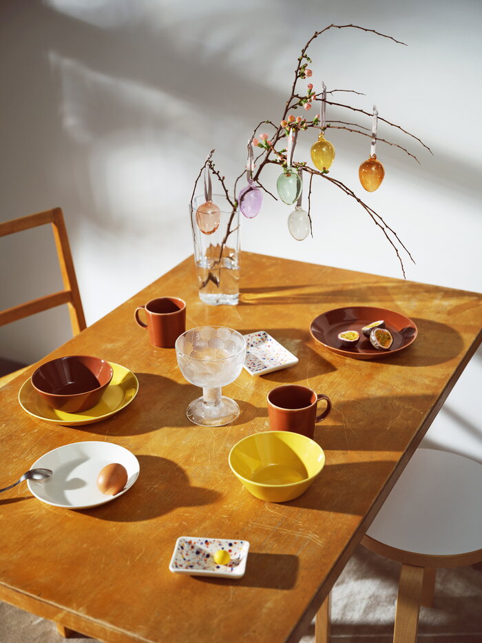 Tablesetting Easter Iittala White Clear Multi colour Yellow Brown Ceramic Glass Teema