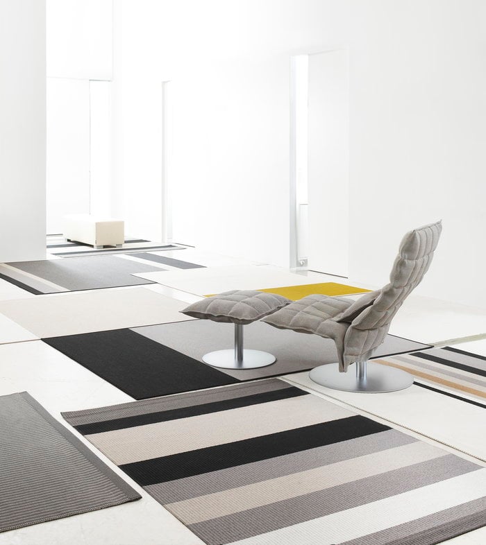 Livingroom Woodnotes Grey Black Avenue K chair