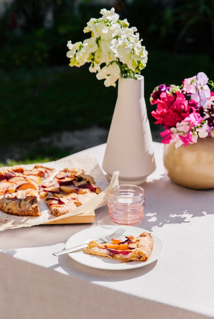 Tablesetting Gense HAY Karakter Klassik Studio Marimekko &Tradition Metal Beige White Red Light red Stainless Steel Ceramic Glass Linen Sukat Makkaralla