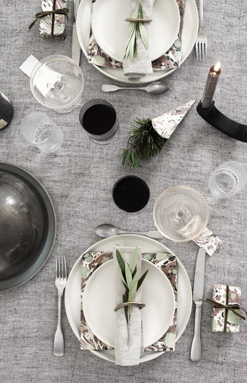 Tavola Natale Ferm Living Nero Vetro Ottone