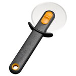 Fiskars Functional Form pizza wheel, view 4