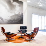 Vitra Eames Lounge Chair, nuove dimensioni, palissandro - pelle nera