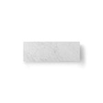 Audo Copenhagen Plinth Bridge bord, vit Carrara-marmor