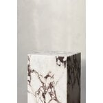 Audo Copenhagen Tavolo Plinth, cubo, marmo Calacatta Viola