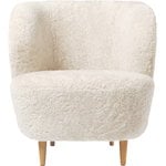 GUBI Stay lounge chair, small, Off White Curly sheepskin - oak