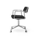 Vipp 453 Swivel tuoli, kiillotettu runko - musta nahka, pyörät, näkymä 2