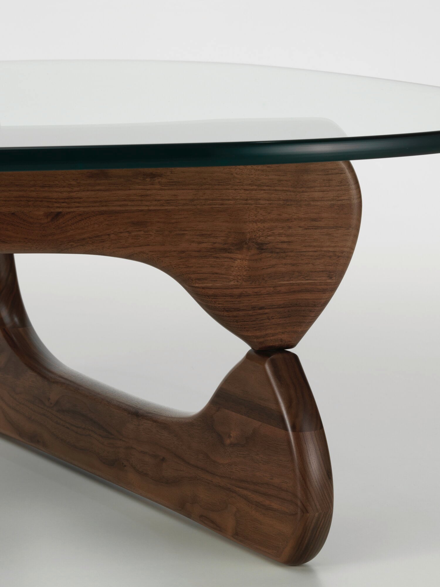 Vitra社  NOGUCHI TABLE WALNUT Vitra Noguchi coffee table, walnut | Finnish Design Shop