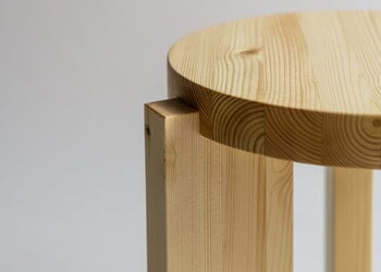 Vaarnii 001 stool, pine
