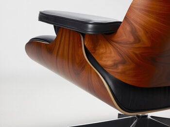 Vitra Eames Lounge Chair, neue Größe, Palisander – schwarzes Leder