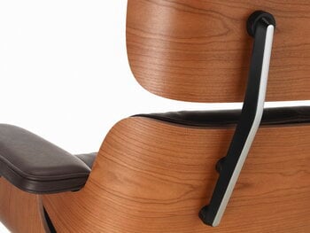 Vitra Eames Lounge Chair, uusi koko, American cherry - musta nahka