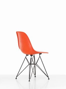 Vitra Eames DSR Fiberglass Chair, rotorange – schwarz