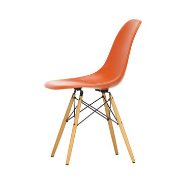 Vitra Eames DSW Fiberglass Chair, rouge orange - érable