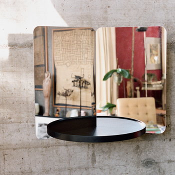Artek 124 degrees mirror, medium, black shelf