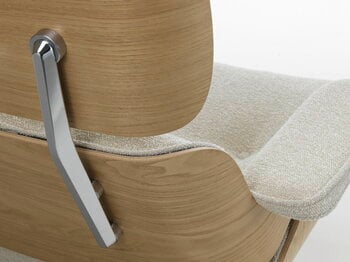 Vitra Eames Lounge Chair & Ottoman, new size, chestnut - Nubia cream/sand, extra image