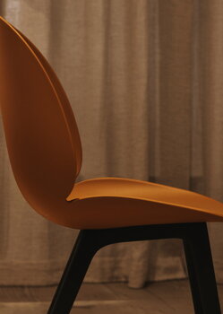 GUBI Beetle chair, american walnut - amber brown