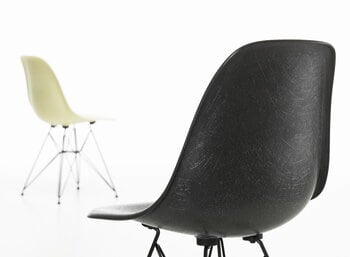 Vitra Eames DSR Fiberglass tuoli, elephant hide grey - musta