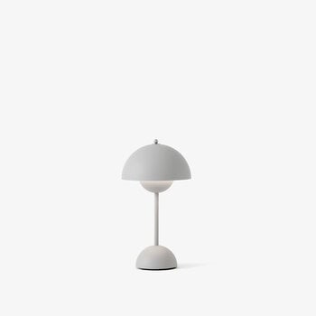 &Tradition Flowerpot VP9 bärbar bordslampa, matt ljusgrå