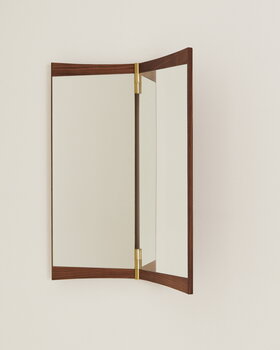 GUBI Specchio da parete Vanity, 2 pannelli, noce - ottone