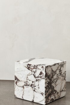 Audo Copenhagen Table cubique Plinth, marbre Calacatta Viola