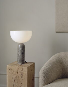 New Works Grande lampe de table Kizu, marbre gris