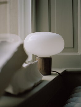 New Works Lampe de table Karl-Johan, chêne
