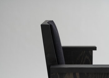 Vaarnii 016 Maasto dining arm chair, upholstered, black - black Kvadrat Alle, extra image